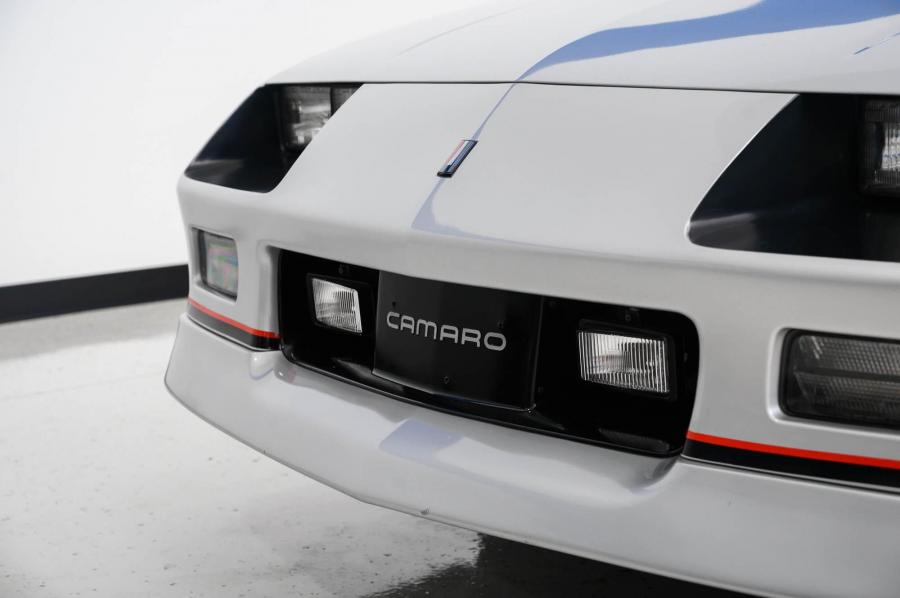Детали экстерьера Chevrolet Camaro Z28 IROC-Z (1FP87) 1985 года  (фото 22 из 124)